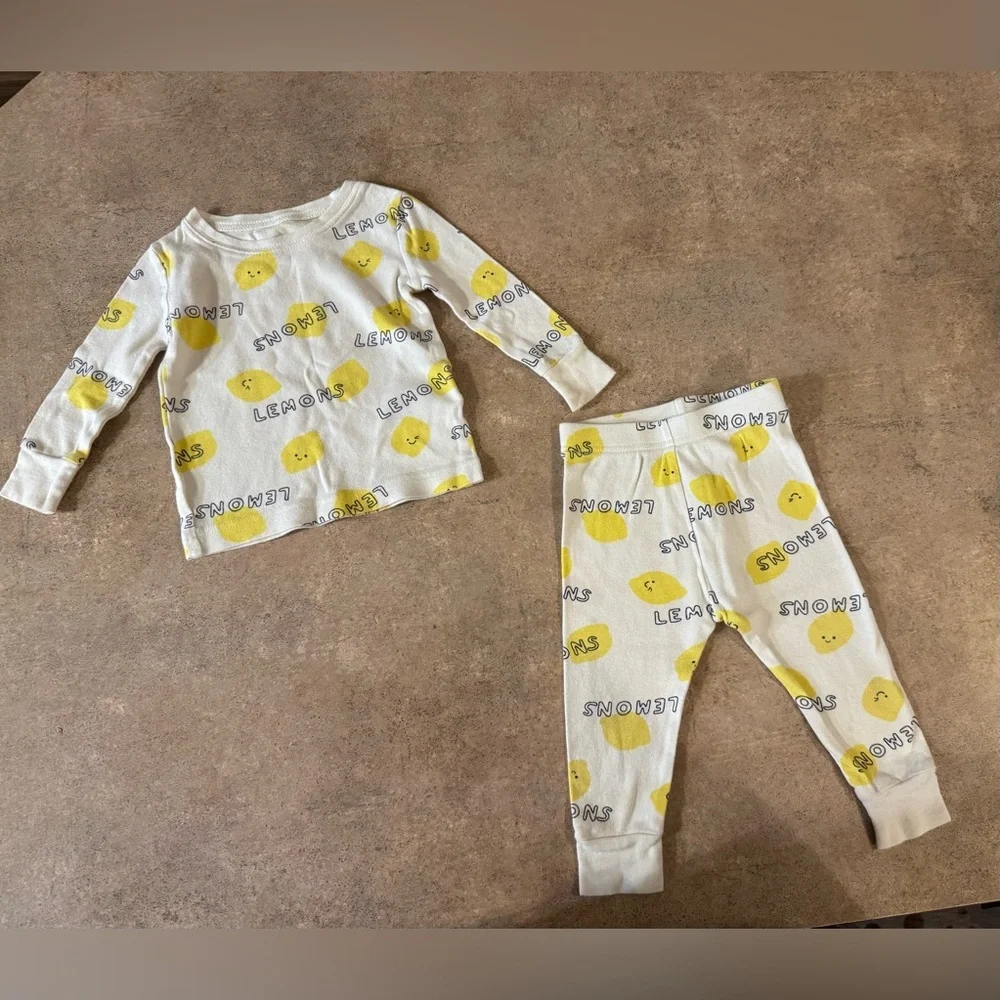 Old Navy Baby 2 Piece Pajama Set with Yellow Lemon Design, Size 12-18M